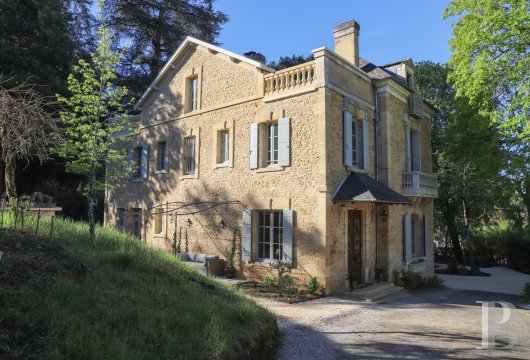 Au cœur de Sarlat, en Dordogne, une maison des années 20 entourée d’un grand parc - photo  n°8